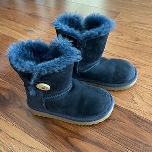 GIRLS Ugg Mini Navy Bailey Button Boots Size 9Y